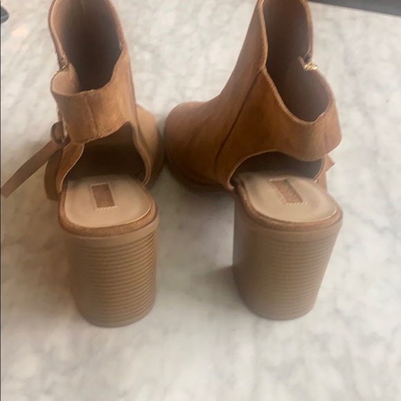 BRAND new! Suede heels - Picture 7 of 7